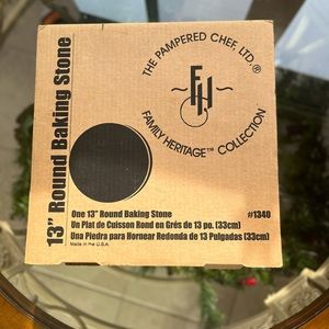 🍕PAMPERED CHEF🍕- 13” Pizza/Baking Stone With Scrapper & Recipe Book NWT